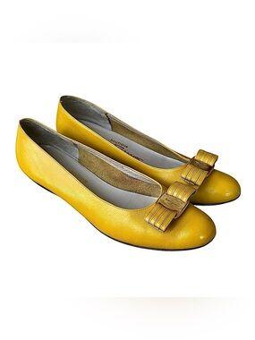 🌼FERRAGAMO Marigold Yellow Vara Bow Heels🌼